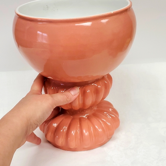 Vintage large peach coloured porcelain pedestal fruit bowl Made in Italy - Picture 2 of 8